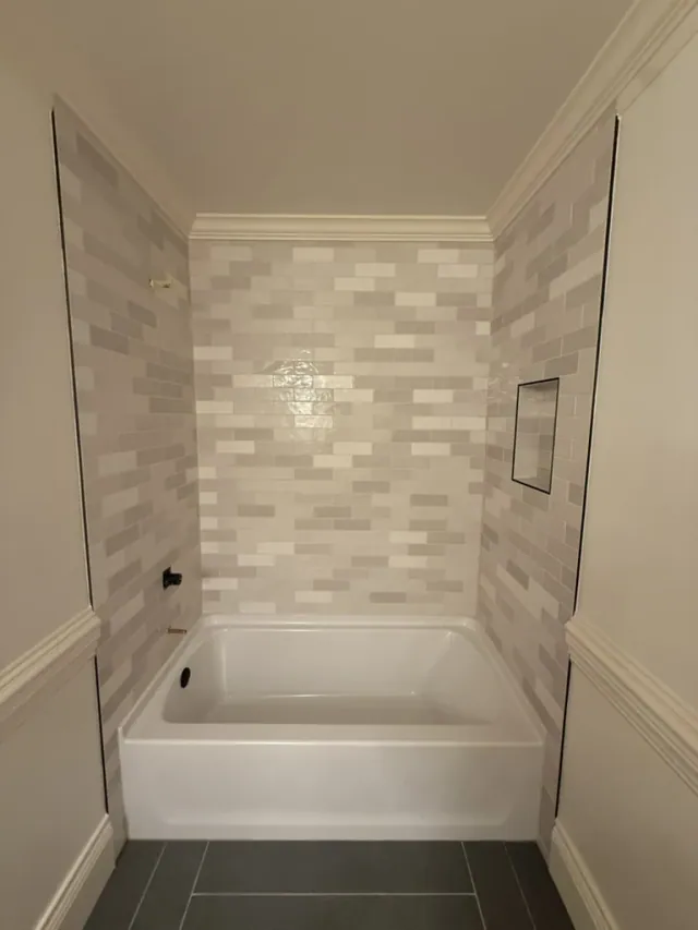 Bathtub tile surround by Remodel Tsaruk LLC