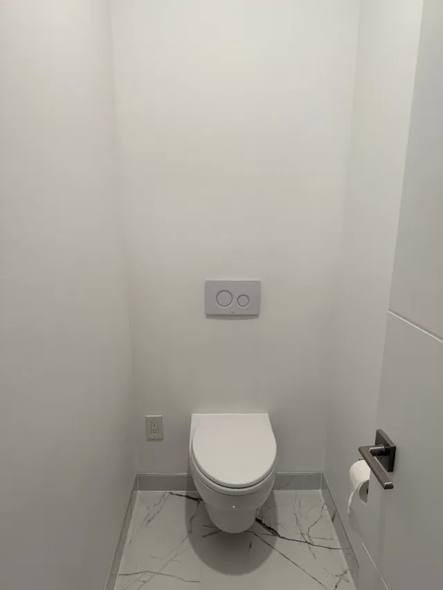 Freshly painted bathroom walls by Remodel Tsaruk LLC